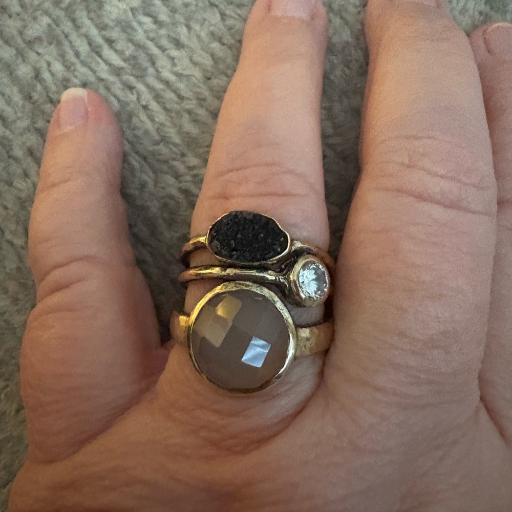 Gold tone stone ring size 7.5